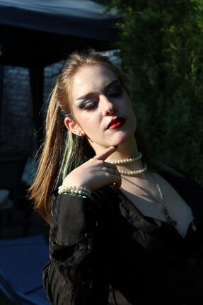 Drag Look on a friend