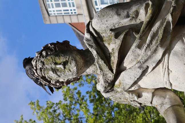 Pigeon statue Piccadilly Circus London (May 2024) Pigeon statue Piccadilly Circus London (May 2024)